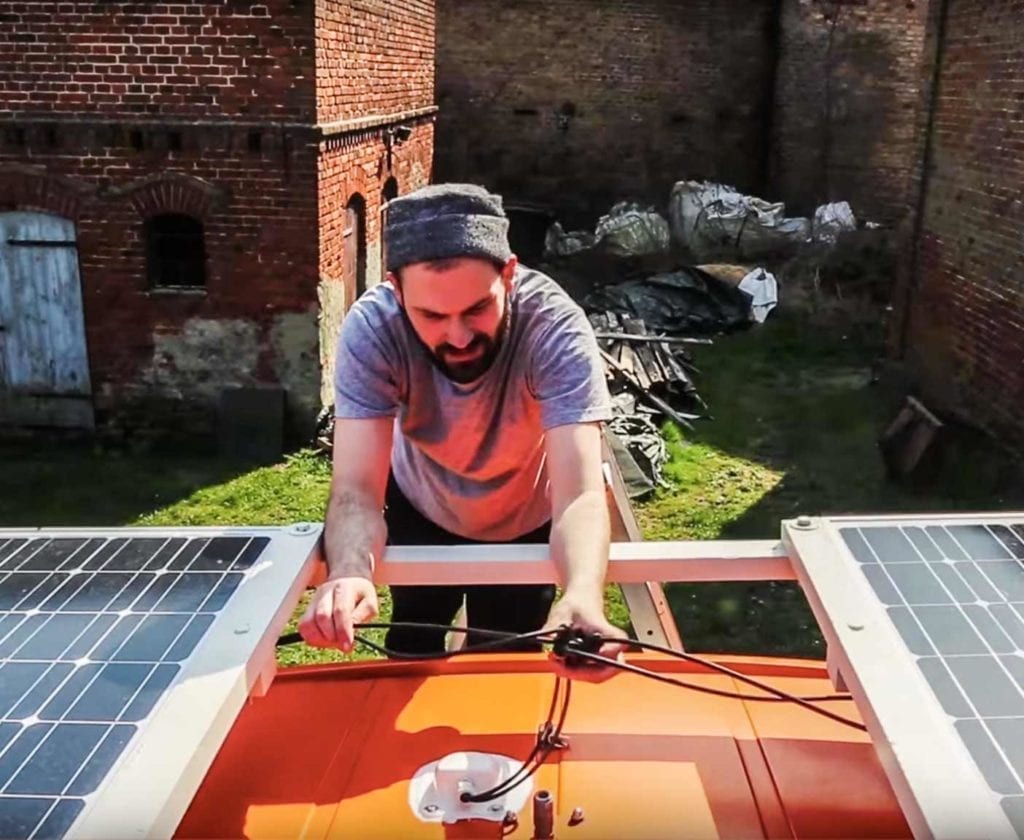 solaranlage-wohnmobil-nachrüsten-schaltplan-berechnen-inklusive-einbau-lomplettset-gebraucht-100w-selber-planen-mobile-einbau-solarpanels-1