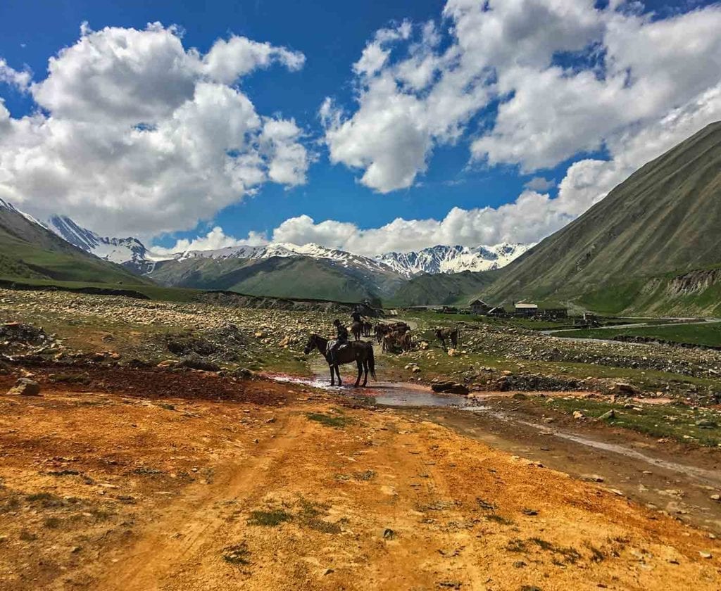 georgien-wohnmobil-erfahrungsbericht-camping-urlaub-preisniveau-tiflis-vanlife-valley-truzo georgien-wohnmobil-erfahrungsbericht-camping-urlaub-preisniveau-tiflis-vanlife-valley-truzo