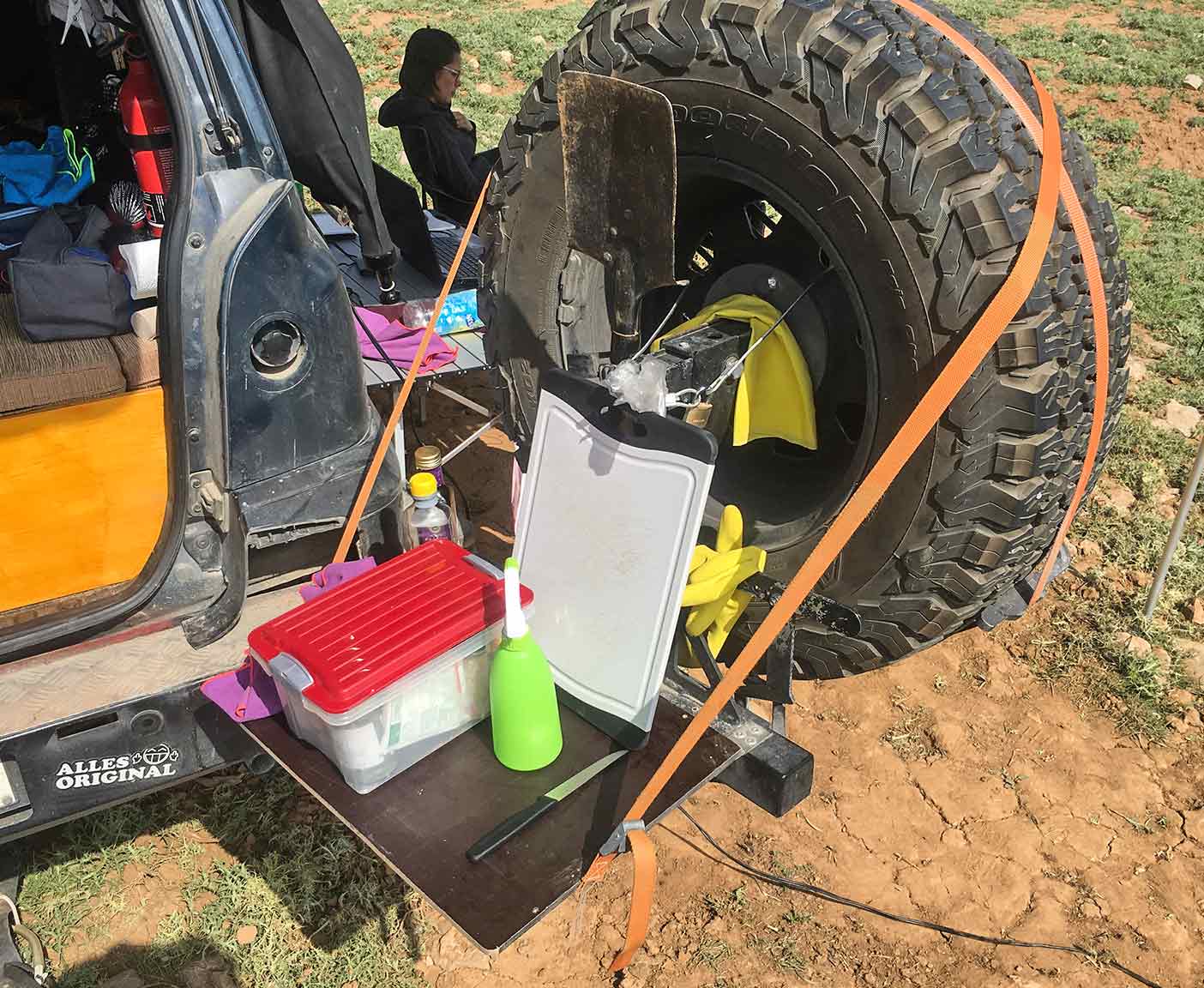 hyundai-terracan-ausbau-ersatzrad-lifehhack-expedition-fernreise hyundai-terracan-ausbau-ersatzrad-lifehhack-expedition-fernreise