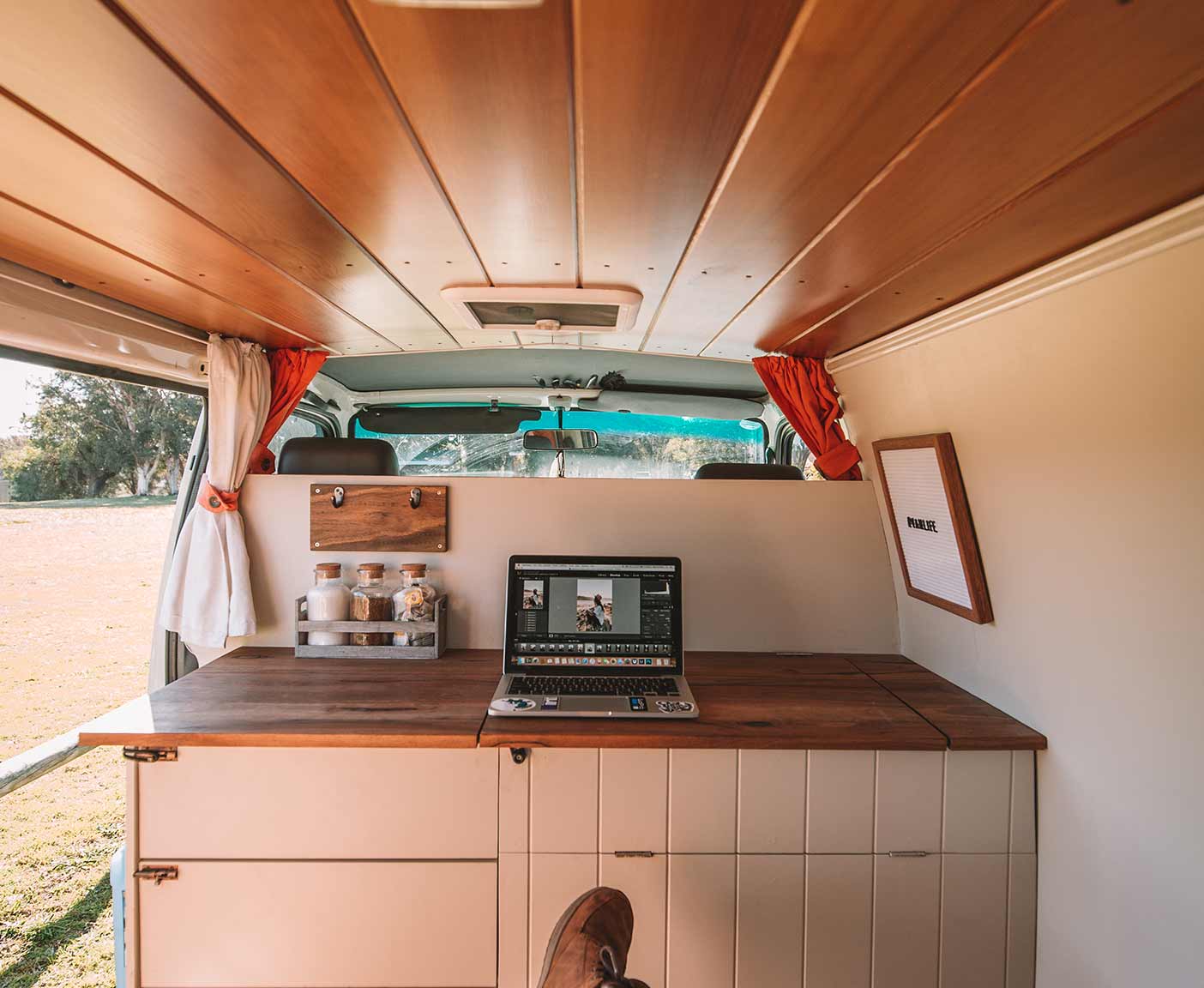 Toyota Hiace a strong motor for the simplicity of life