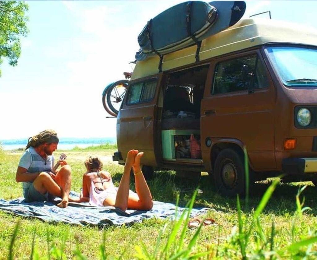 volkswagen-t3-wohnmobil-selbstausbau-europareise-hippiepärchenreise