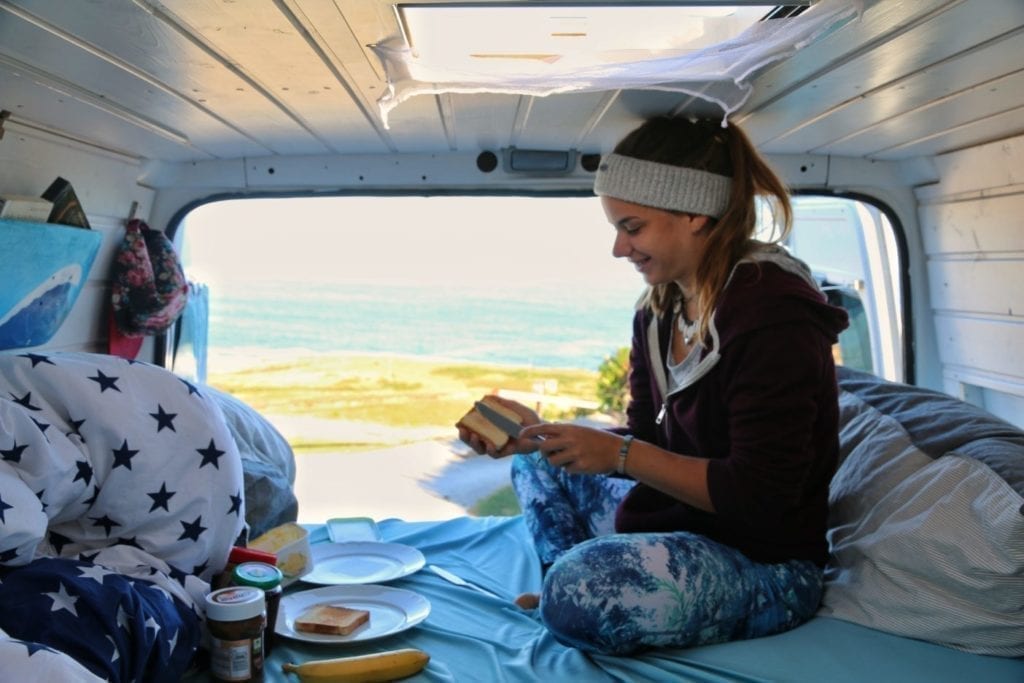 Fiat-Ducato-van-Camper-wohnmobil-gebraucht-maxi-modelle-ladefläche-maße-vanlife-liegefläche-ausblick-meer Fiat-Ducato-van-Camper-wohnmobil-gebraucht-maxi-modelle-ladefläche-maße-vanlife-liegefläche-ausblick-meer