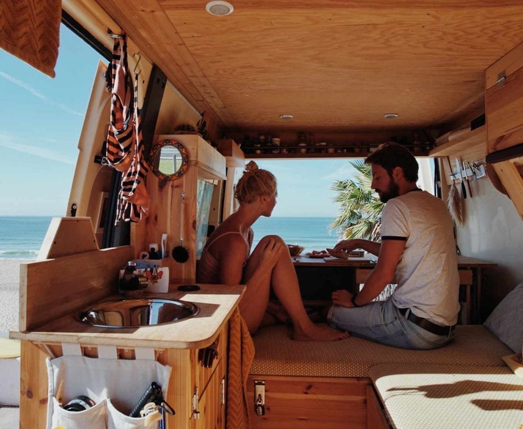 Ford-Transit-van-kaufen-wild-campen-maße-camper-nugget-ausblick-pärchen Ford-Transit-van-kaufen-wild-campen-maße-camper-nugget-ausblick-pärchen