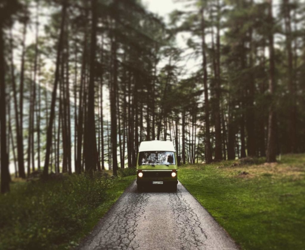 LT-28-Florida-wohnmobil-vw-pritsche-hochdach-motor-wald-camper