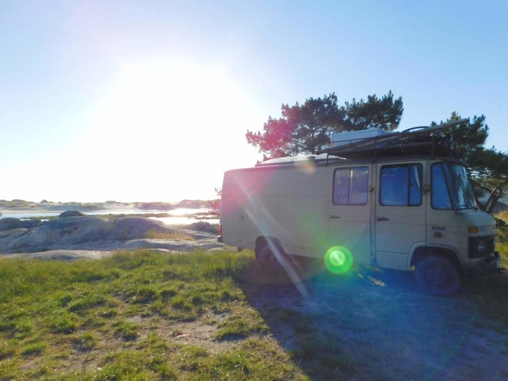 Mercedes-L407D-Düdo-Camper-Wohnmobil-Frei-stehen-Strand-Dachträger-ausbau-kosten-diesel Mercedes-L407D-Düdo-Camper-Wohnmobil-Frei-stehen-Strand-Dachträger-ausbau-kosten-diesel