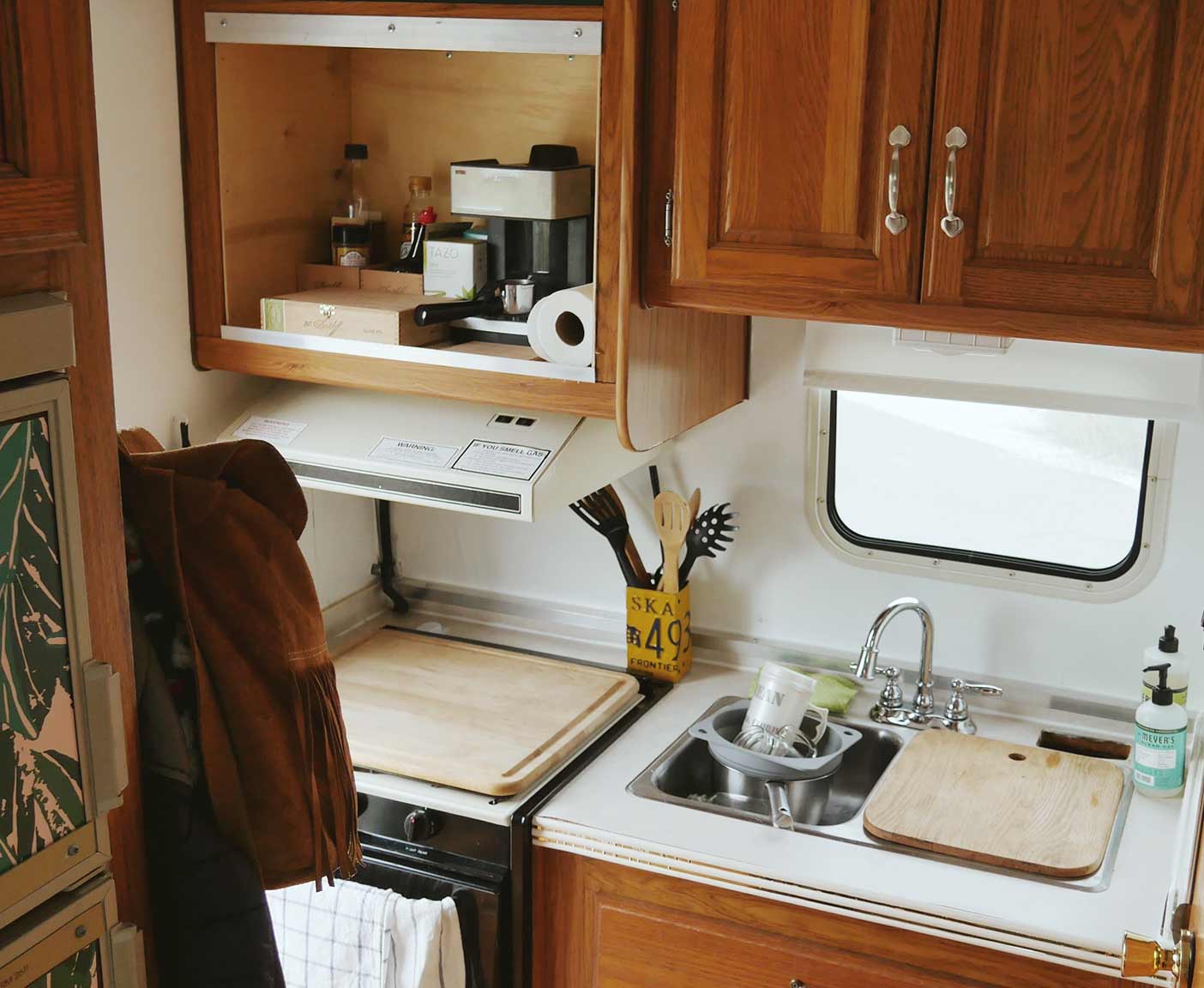 Ford-E350-Van-Wohnmobil-super-duty-kÅche-innenausbau-camper Ford-E350-Van-Wohnmobil-super-duty-kÅche-innenausbau-camper