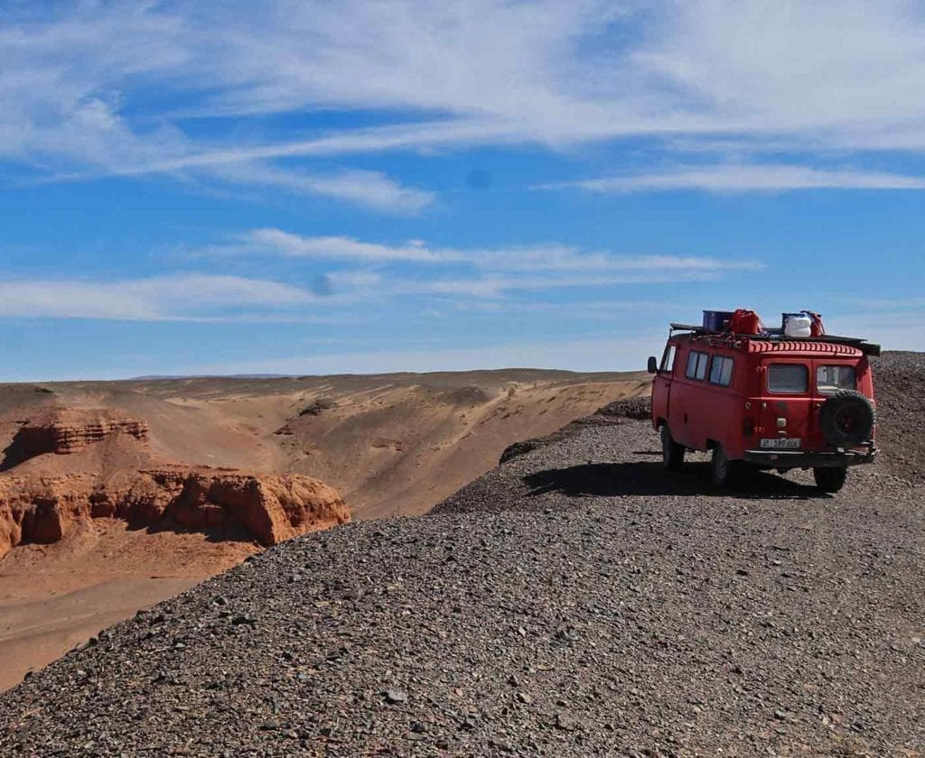 mongolei-reise-piste-camper-gobi-wueste-desert-abenteuer-expedition-4x4
