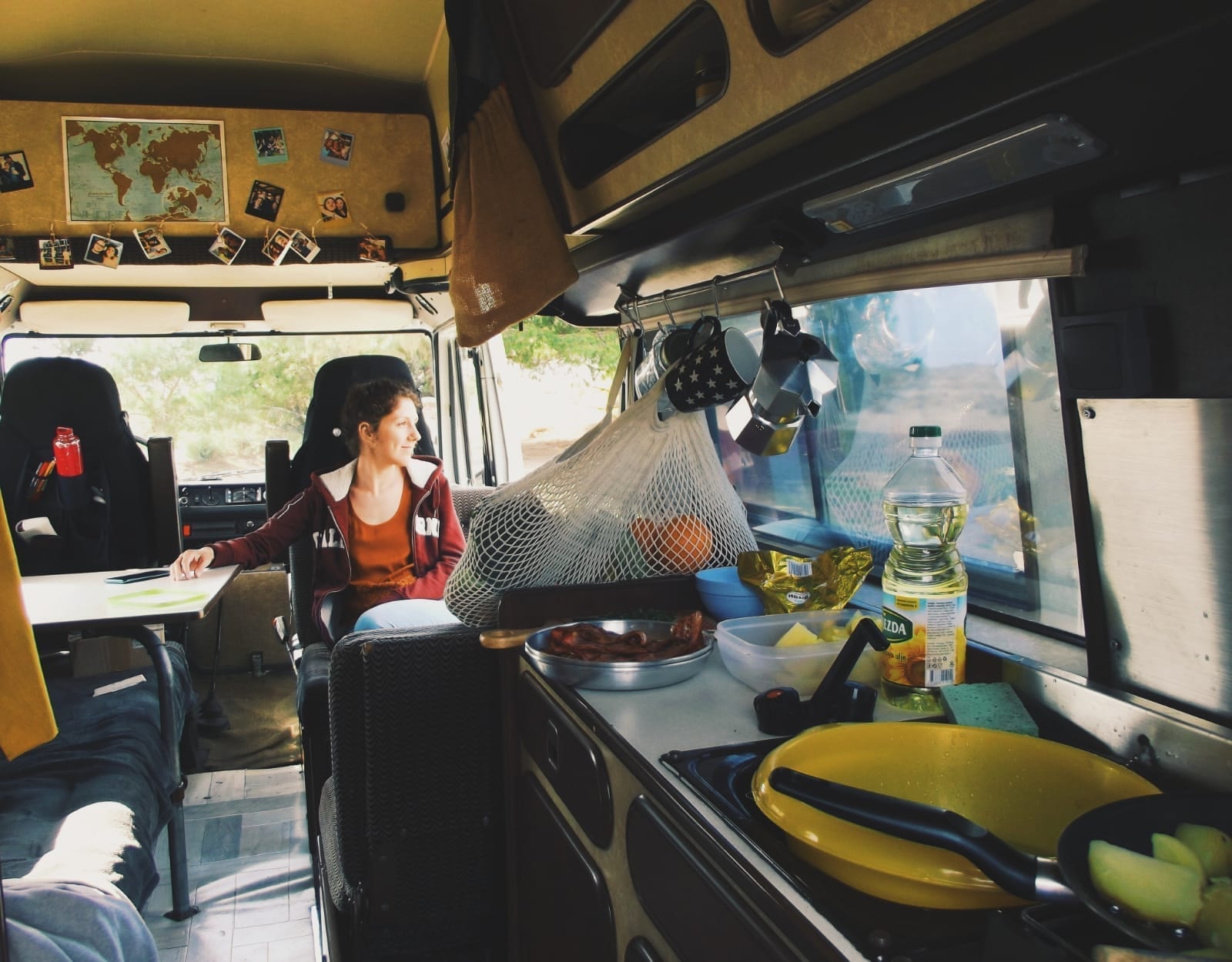 van-amenage-camping-car-oldschool-roadtrip-europe-vanlife-mercedes-207-d-james-cook-westfalia