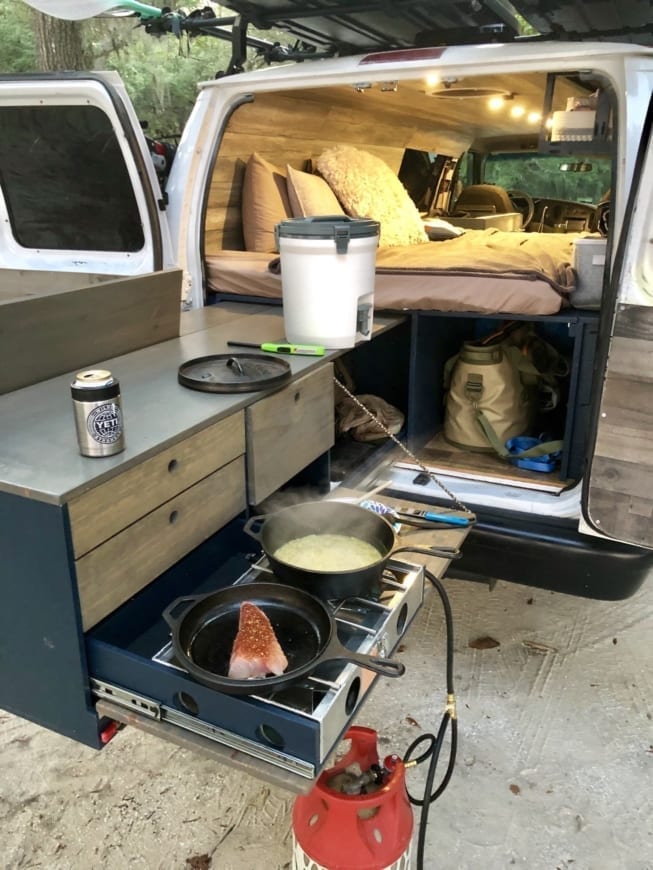 ford-econoline-350-conversion-van-selbstausbau-vanlife-abenteuer-gefängnisfahrzeug-2
