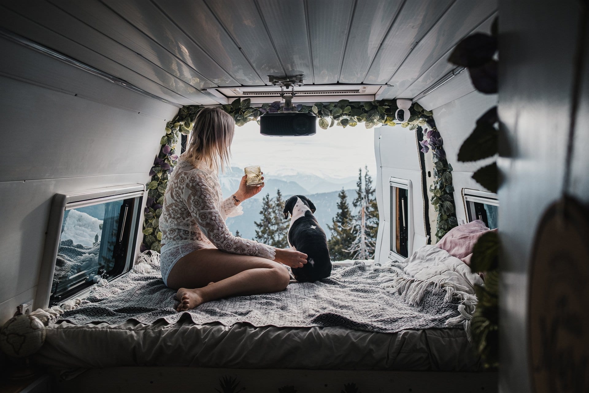 iveco-daily-unic-van-fourgon-amenage-vanlife-roadtrip-voyage-europe iveco-daily-unic-van-fourgon-amenage-vanlife-roadtrip-voyage-europe