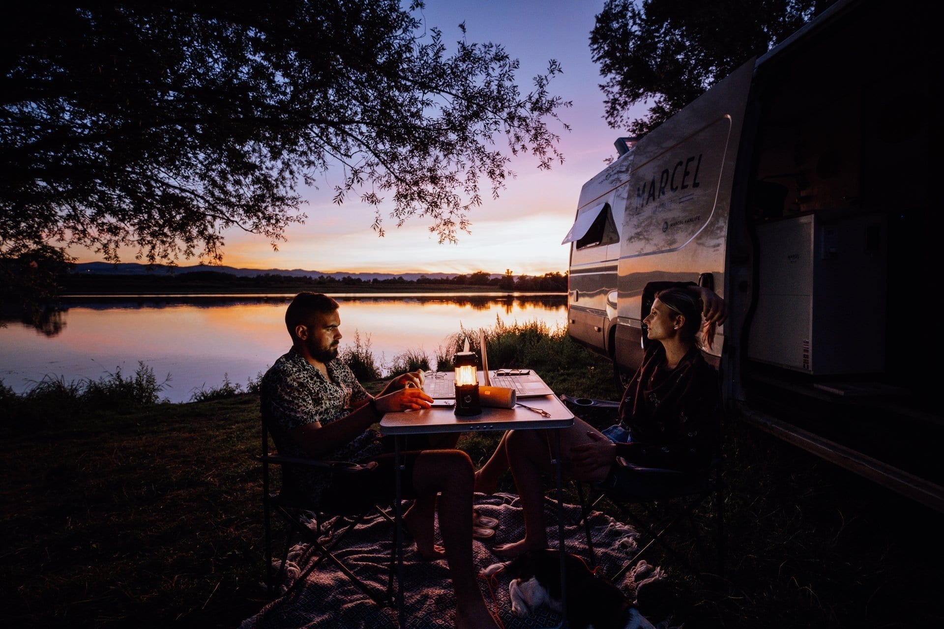 iveco-daily-van-fourgon-amenage-vanlife-roadtrip-europe-camping-sauvage iveco-daily-van-fourgon-amenage-vanlife-roadtrip-europe-camping-sauvage