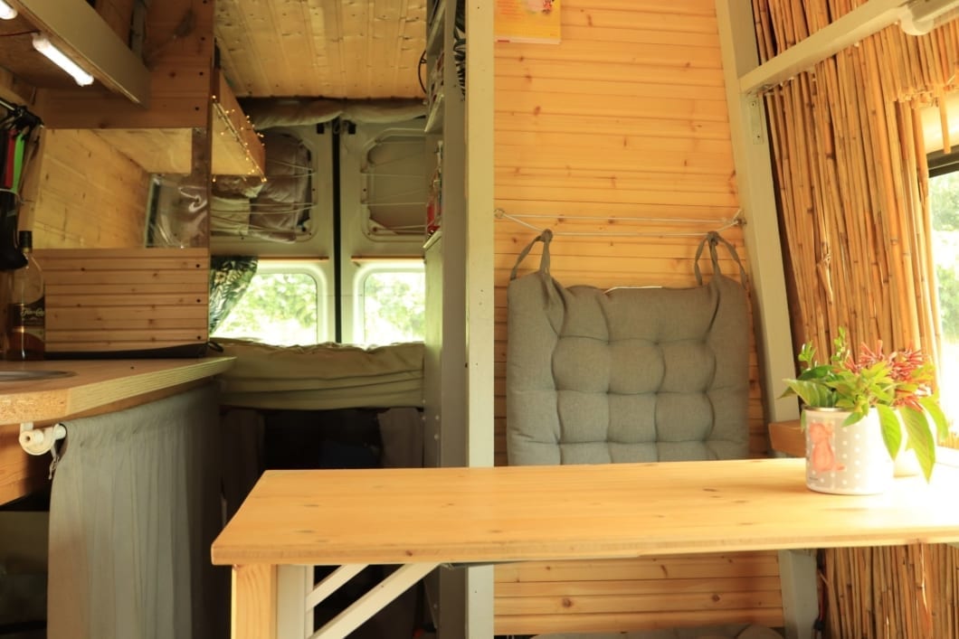 interior-ford-transit-2007-wohnmobil-van-life-expedition-3