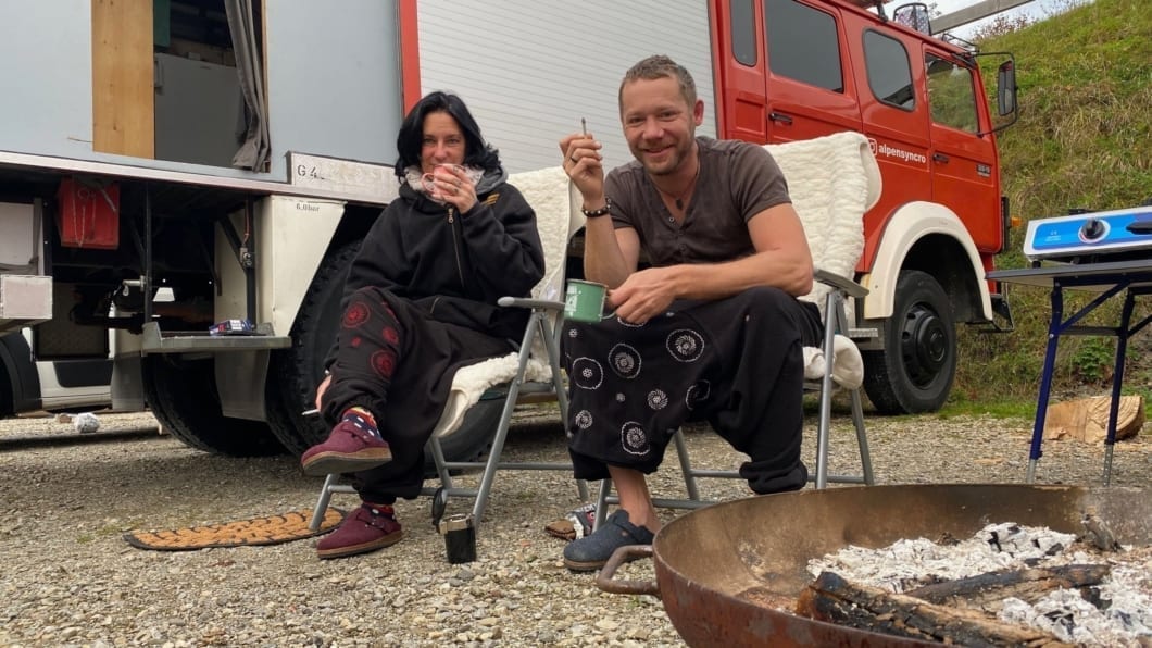 Berufsfeuerwehr-LKW-expeditionsmobil-wohmobil-rolling-home