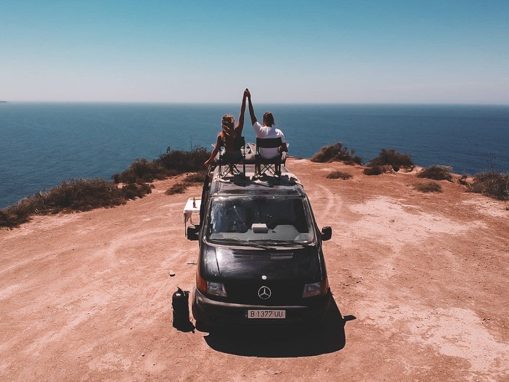 Mercedes Vito aménagé Joey, le petit van compact et cosy — free download