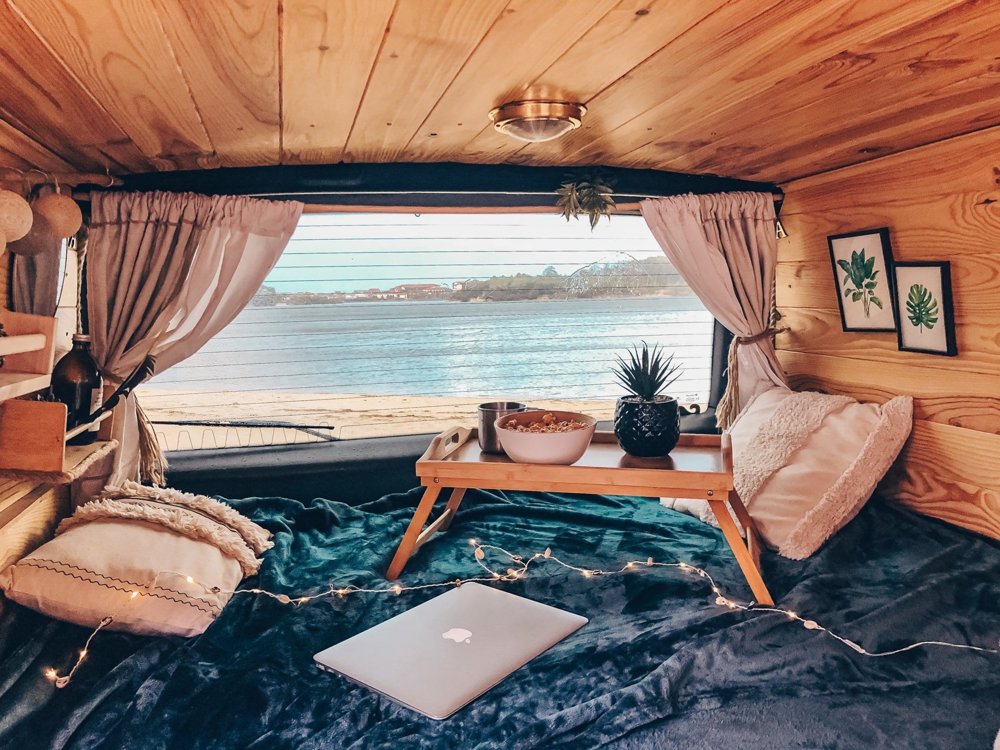 Mercedes Vito aménagé Joey, le petit van compact et cosy — free download