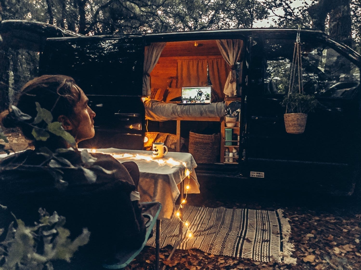 Mercedes Vito aménagé Joey, le petit van compact et cosy — free download