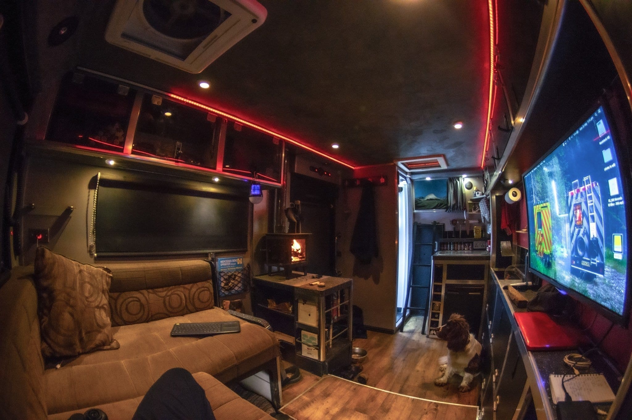 Mercedes-Benz-Sprinter-Ambulanz- Aufbau-vanlife-van-conversion-kaufen-interior-min