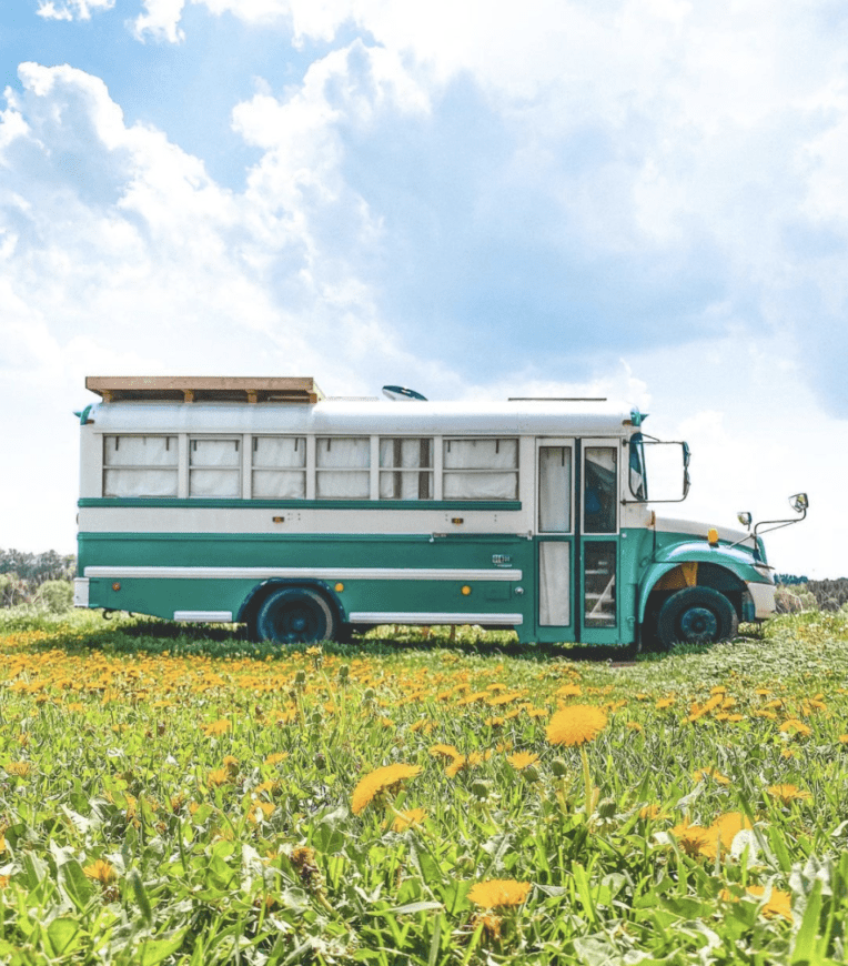 bus-scolaire-van-camion-fourgon-amenage-camping-car-international-canada-roadtrip-vanlife-pb-105-car