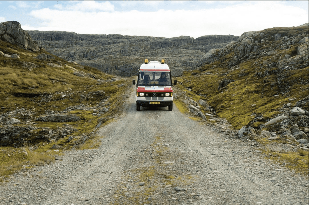 Capture d’écran 2021-04-11 à 11.14.47 Mercedes-208-d-oldschool-vintage-van-fourgon-amenage-roadtrip-vanlife