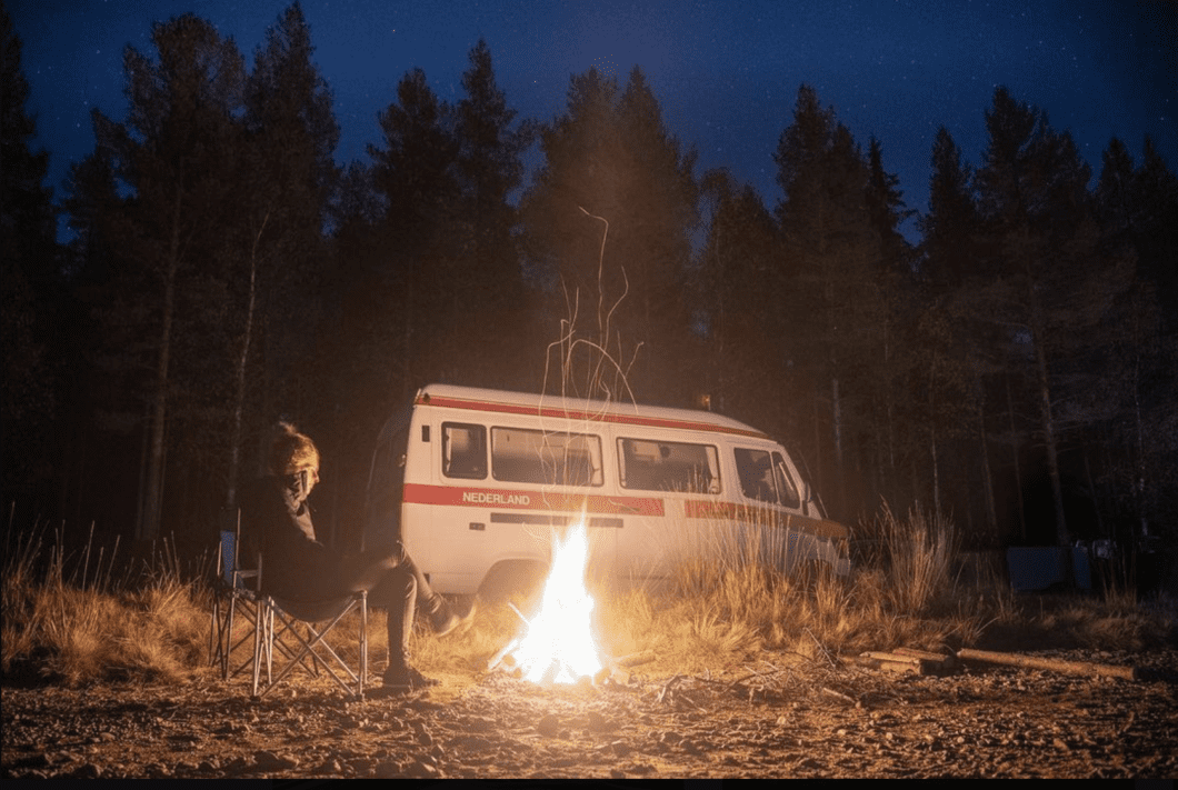 Capture d’écran 2021-04-11 à 11.15.06 Mercedes-208-d-oldschool-vintage-van-fourgon-amenage-roadtrip-vanlife