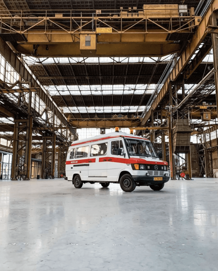 Mercedes-208-d-oldschool-vintage-van-fourgon-amenage-roadtrip-vanlife
