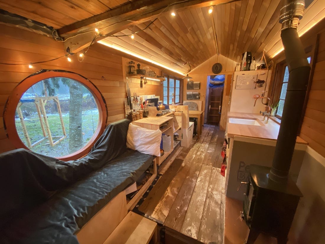 vanconversion-bus-oldtimer-interior