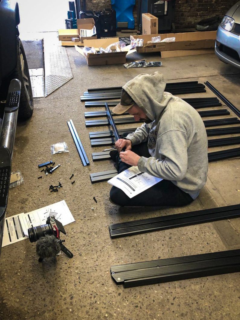 offroad-dachträger-front-runner-montage-zusammenbau